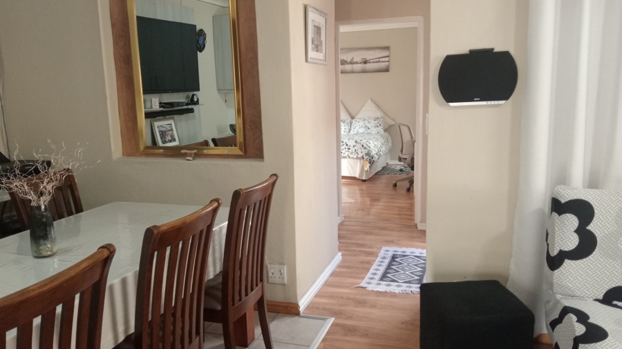 2 Bedroom Property for Sale in Lavender Hill Western Cape